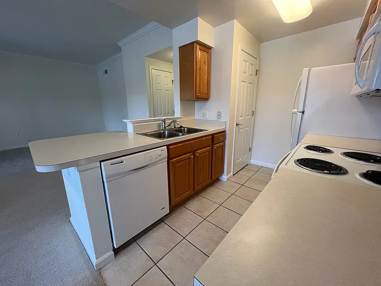 942 Oakwood Ave — Photo 10