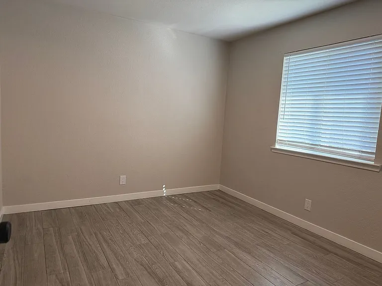 116 N Yosemite Ave — Photo 10
