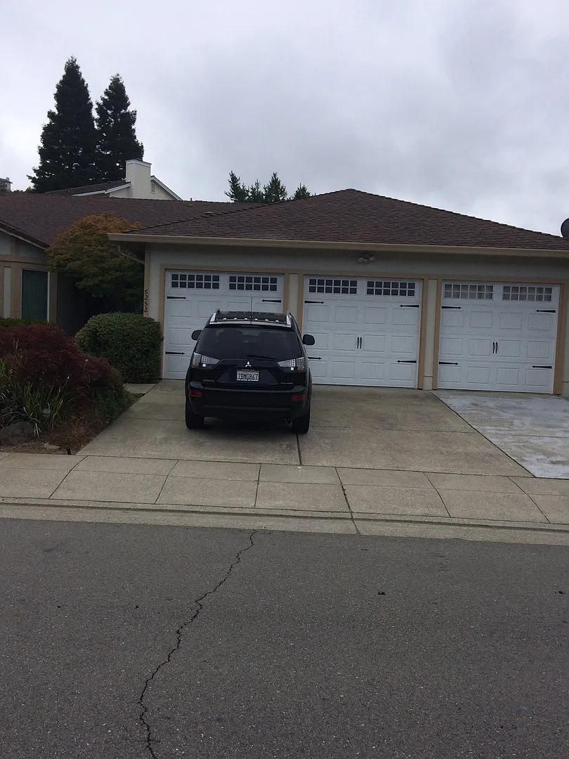 Building Photo - 6252 Ridgemont Dr
