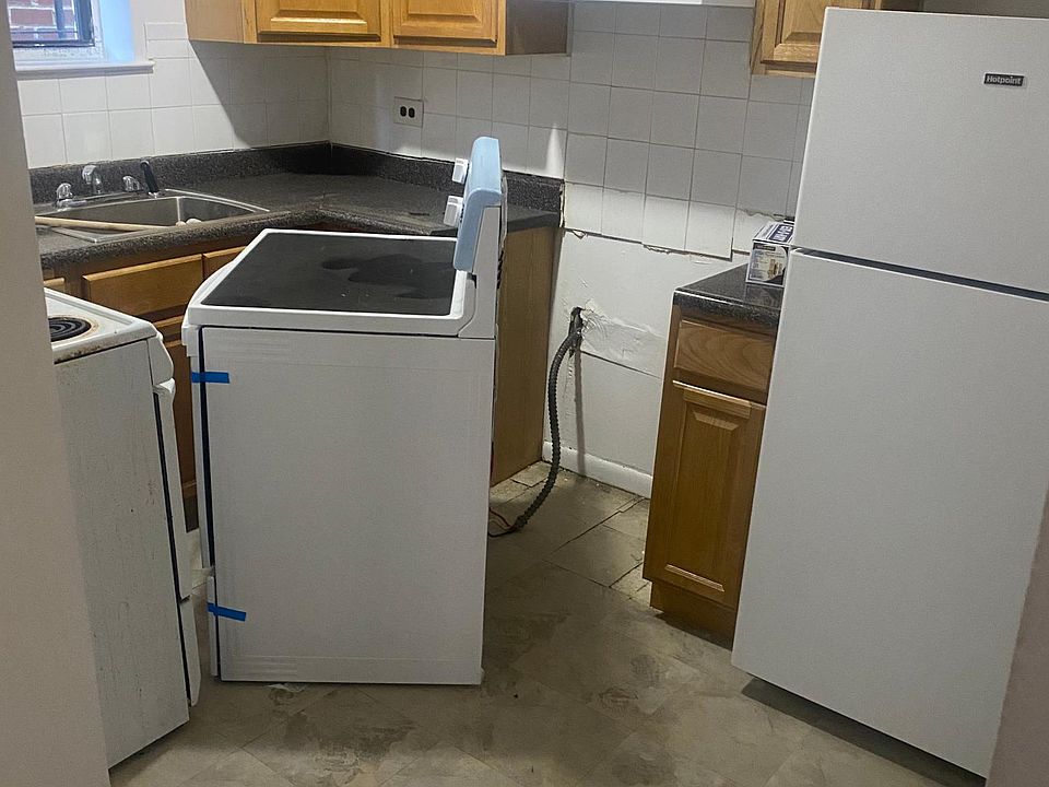 2nd image of 3102 Willow Ln #1N
