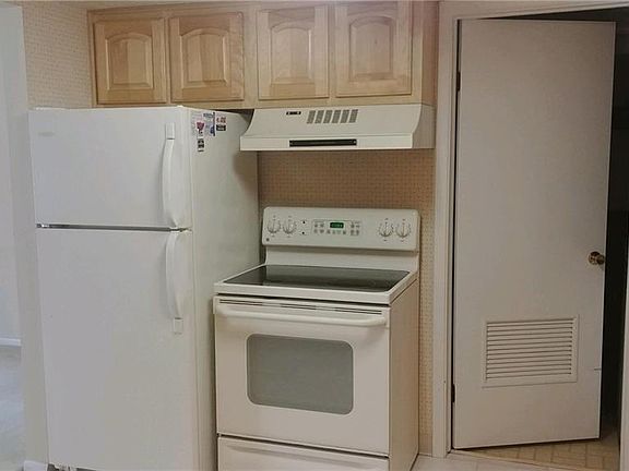 3rd image of 4306 Hyde Park Unit 4