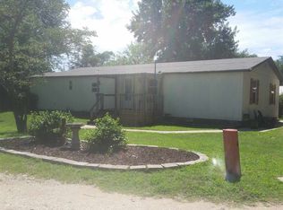 5815 E Sandhill Rd, Mulvane, KS 67110