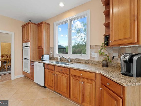 3rd image of 21950 Hyde Park Dr