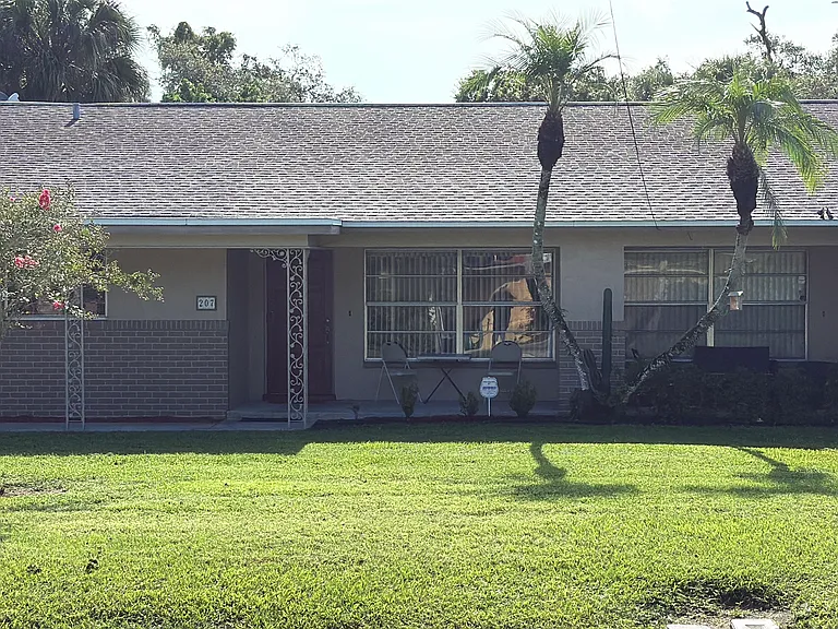 207 Belmont St — Photo 2