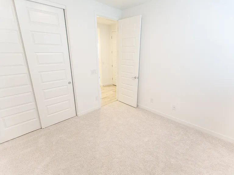 2243 E Ridgewood Ln — Photo 22