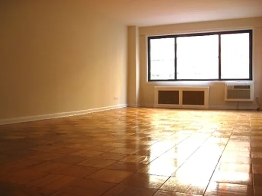 Rented by MNS | media 18