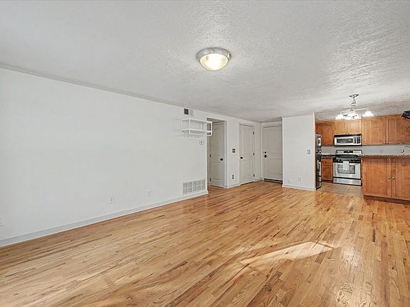 5th image of 407 W Village Ln