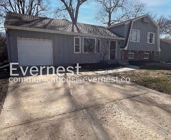 7701 W 95th Ter — Photo 2