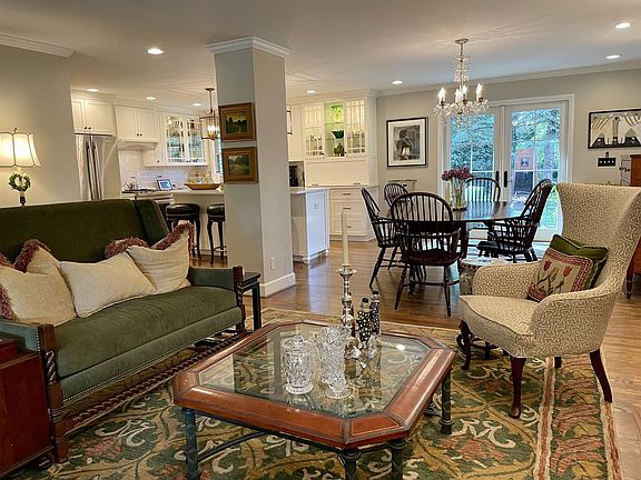 5th image of 3405 Lansdowne Dr