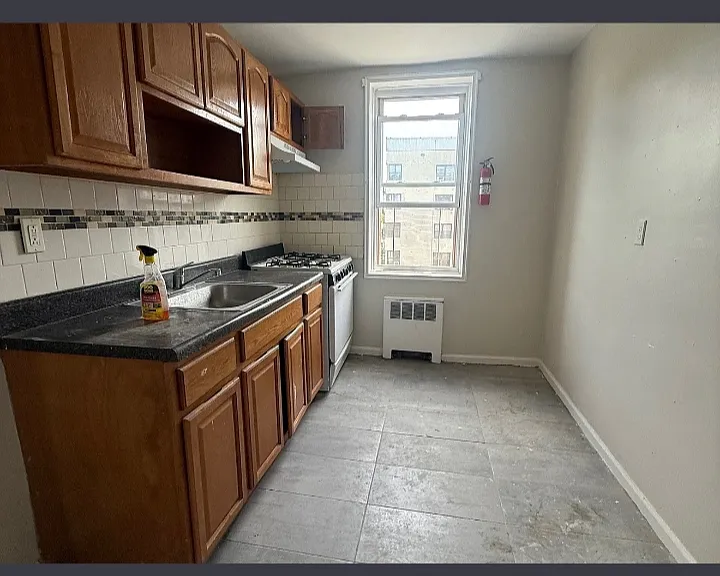 102 Chancellor Ave #B35 — Photo 1