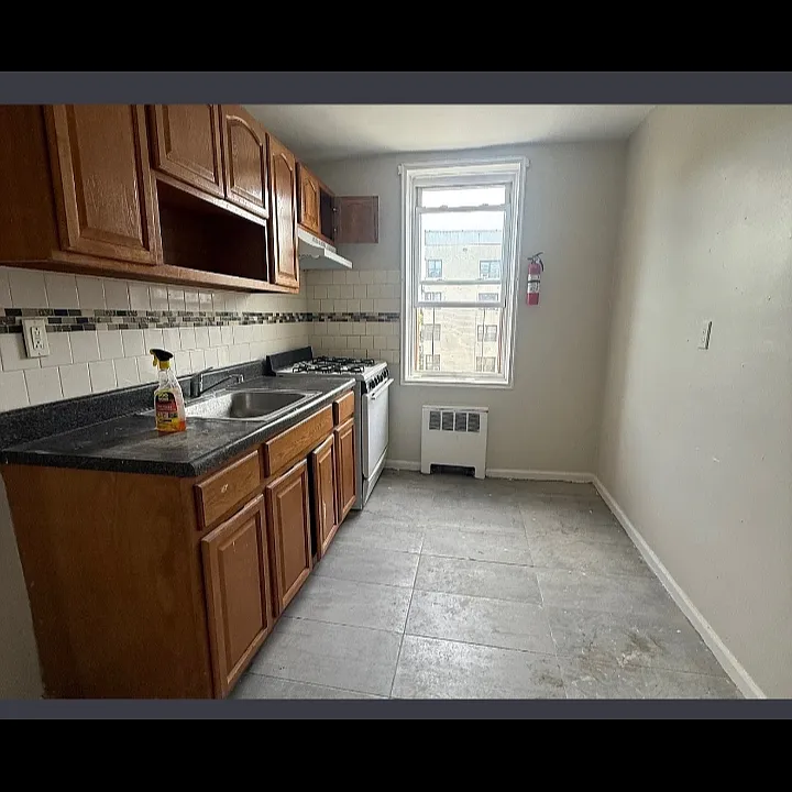 102 Chancellor Ave #B35