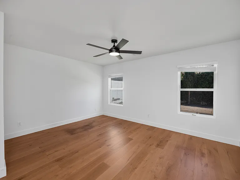 3247 E Roma Ave — Photo 13
