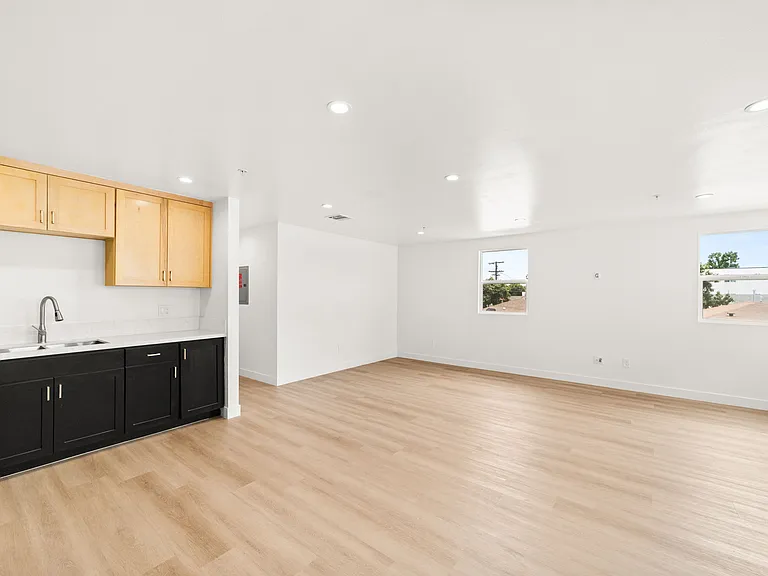 10020-10022 S Broadway St #10020-C — Photo 15