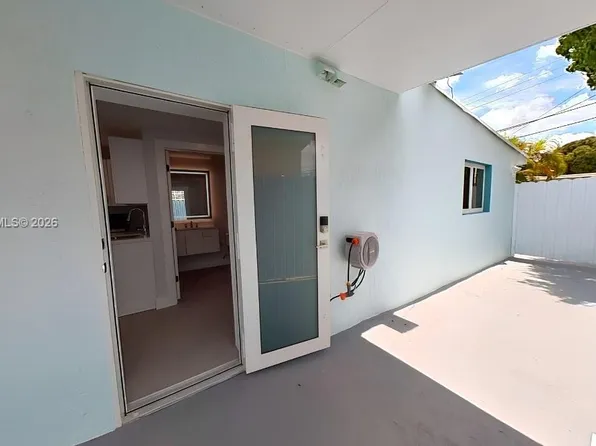 130 W 57th St, Hialeah, FL 33012