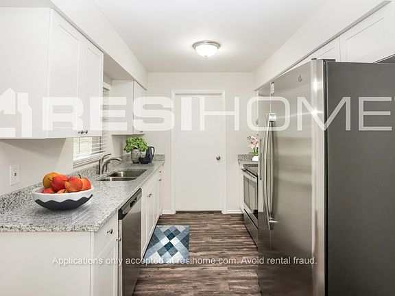 2nd image of 1533 Eola Cir
