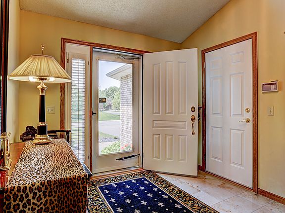 2nd image of 4152 Thornhill Lane