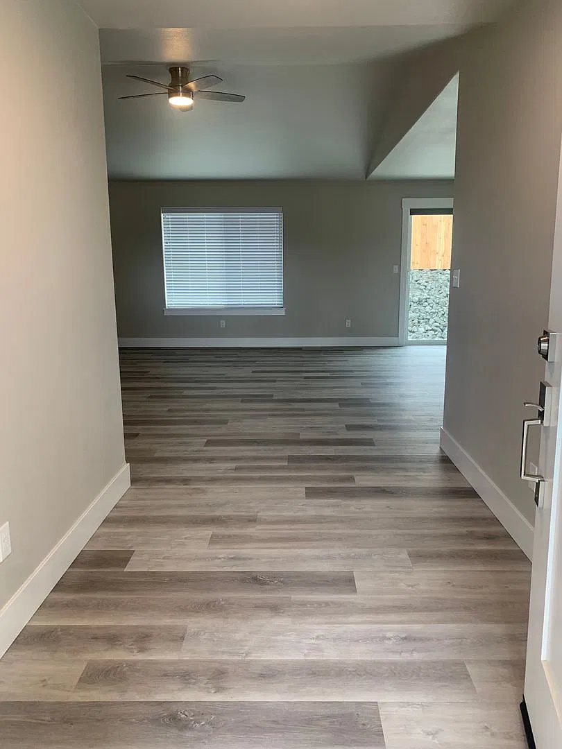 Beautiful Newer Home — Photo 2