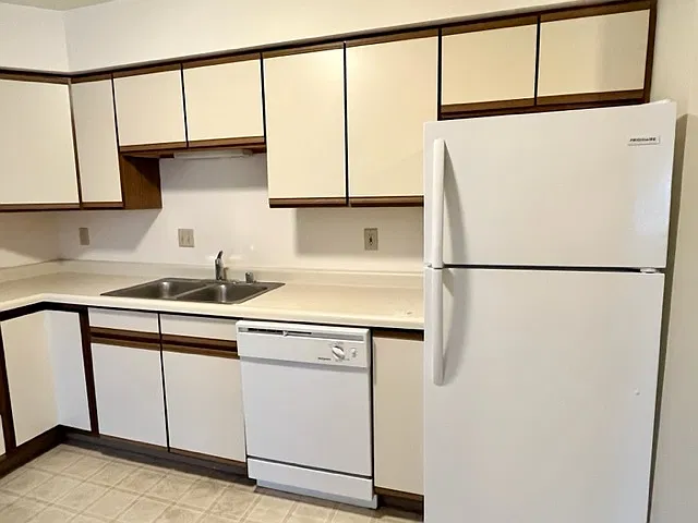 913 Acewood Blvd — Photo 3