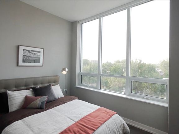 5th image of 740 N Hudson Ave #1900