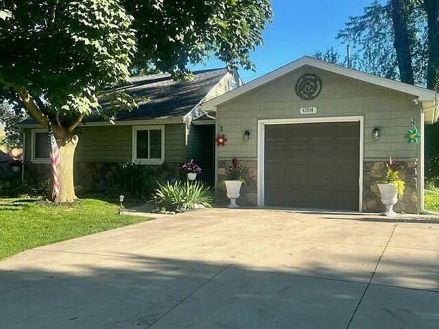 42514 Hammill Ln — Photo 17