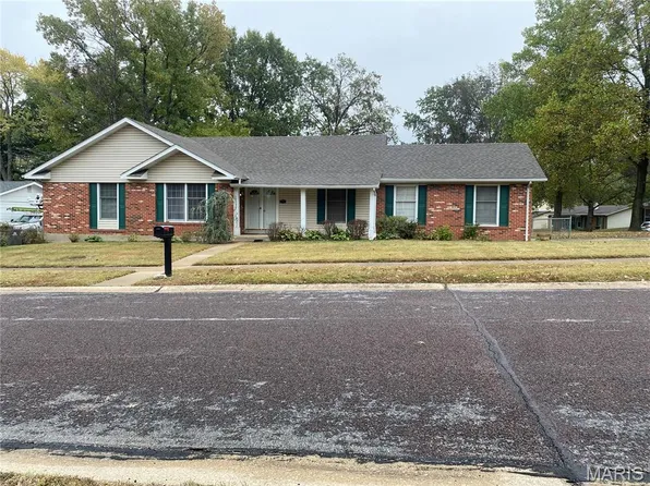 6320 Hadden Bay Dr, Florissant, MO 63033