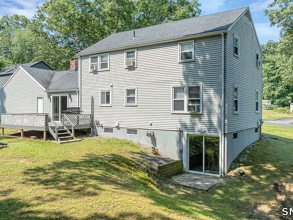 5th image of 8 Charter Oak Drive