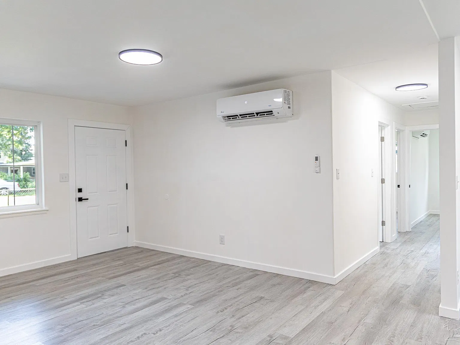 6 bed, 1128 sqft, $1,650 — Photo 3