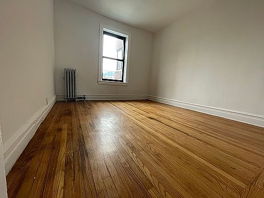 4th image of 2390 Davidson Ave #4DD