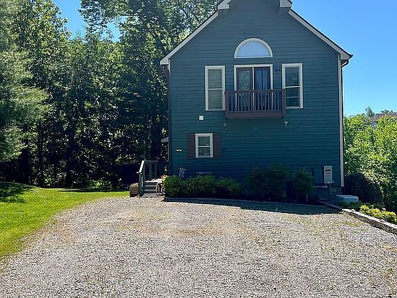 3rd image of 105 Bay Dr