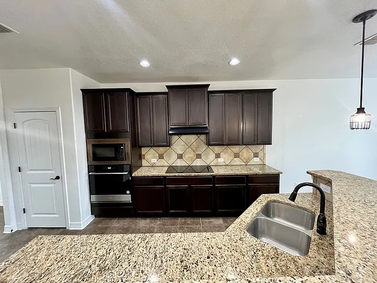 13724 Altamirano — Photo 9