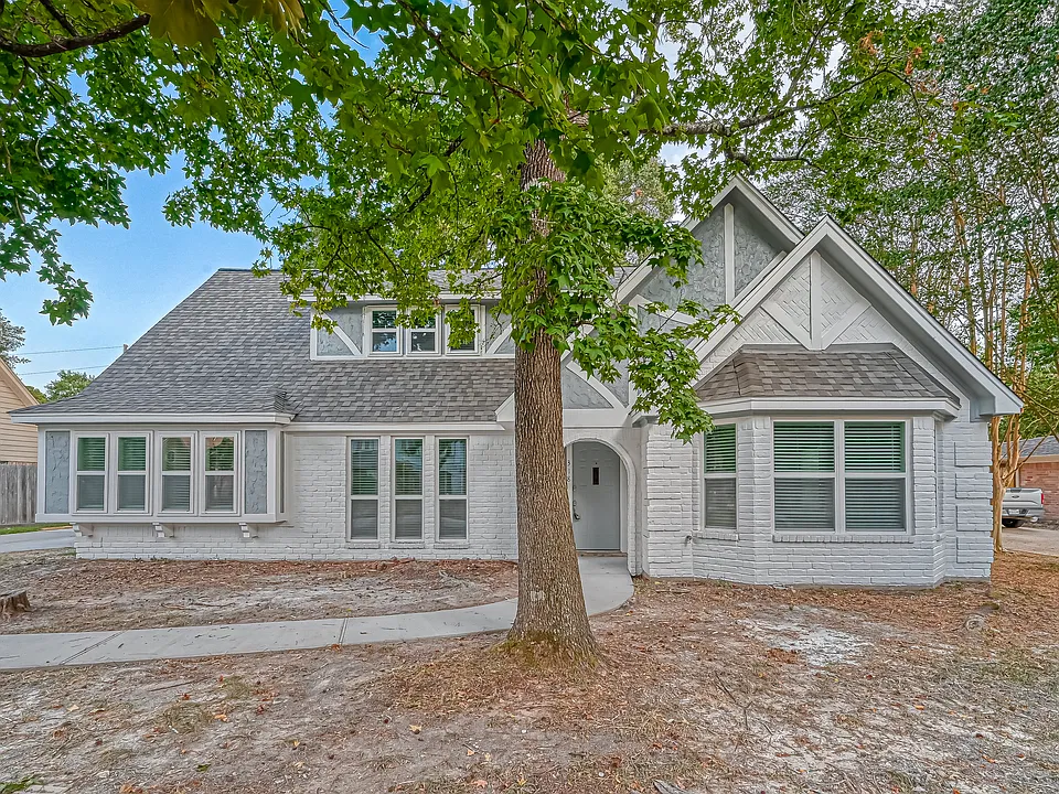 318 Pine Manor Dr
