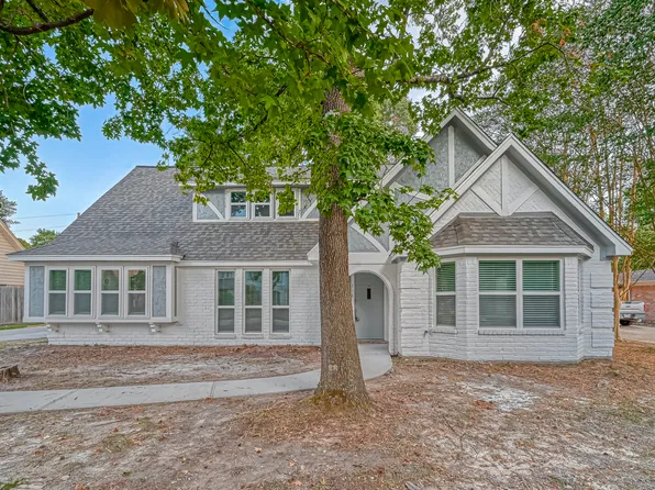 318 Pine Manor Dr, Conroe, TX 77385