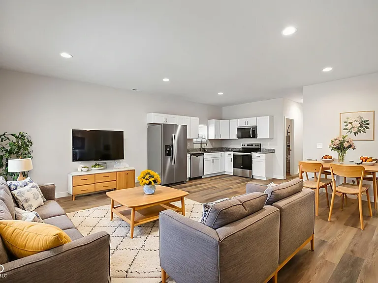2711 Guilford Ave #A — Photo 3