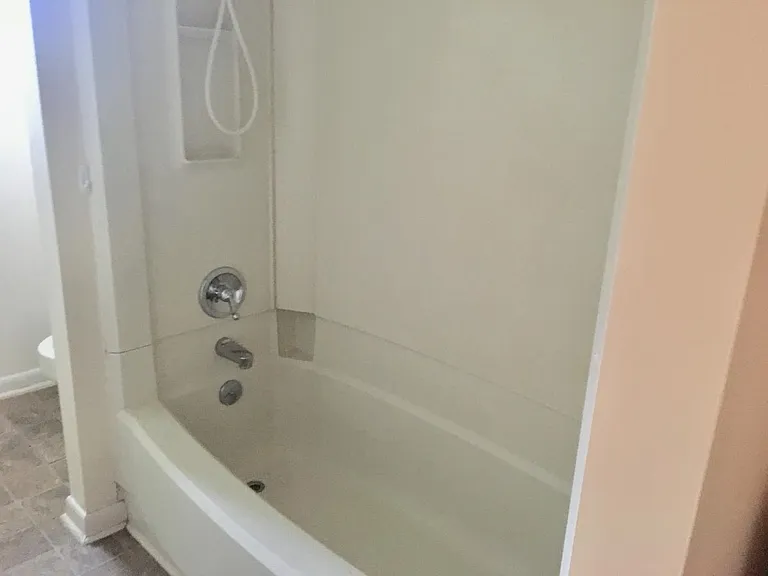 1302 W Johnson St — Photo 2