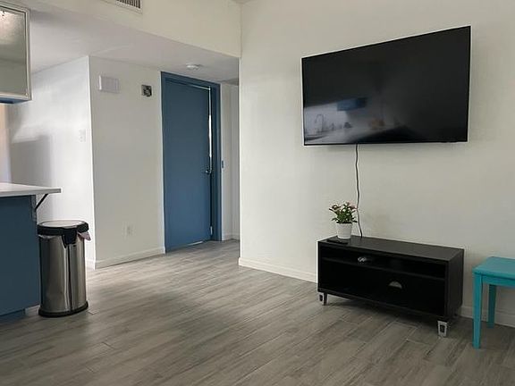 2nd image of 1218 S Ash Ave