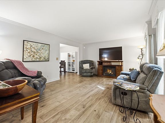4th image of 626 Highbury Ln