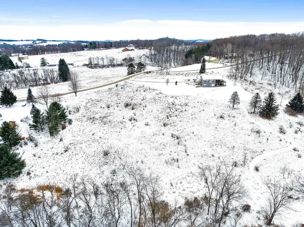 2928 & 2929 Gatling Dr, La Valle, WI 53941