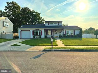 7 Honeysuckle Way, Howell, NJ 07731