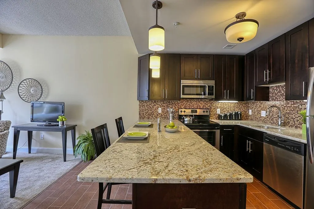 Executive House Apartments — Photo 2