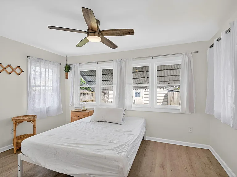 306 N J St — Photo 17