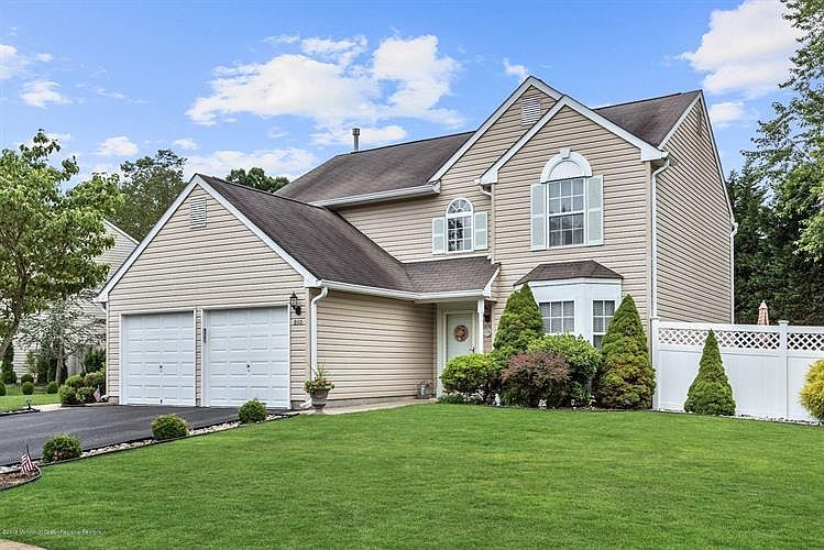 1st image of 930 McGuire Dr