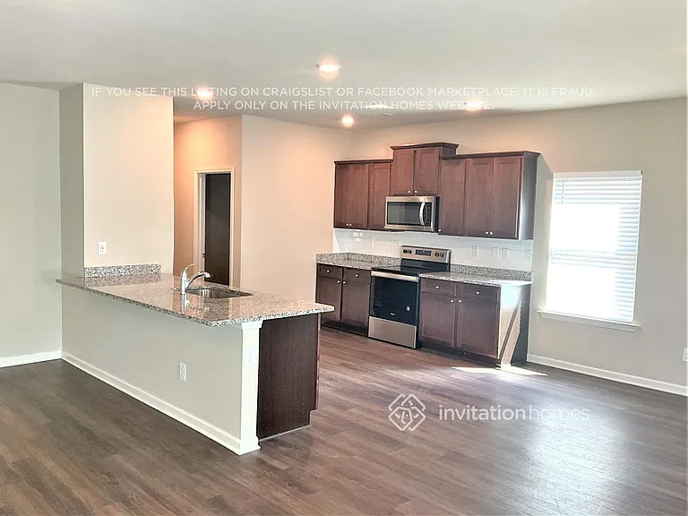 516 Moline Way — Photo 8
