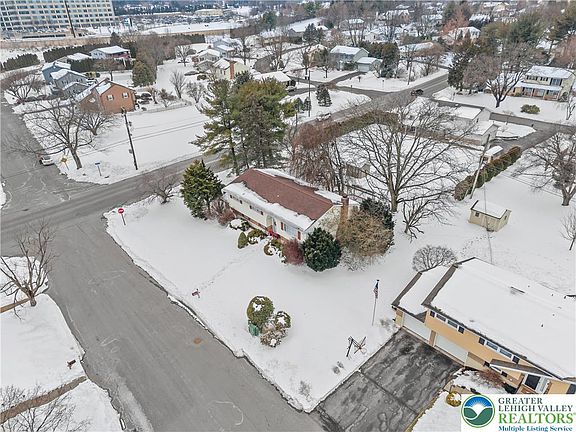 2nd image of 1130 Patricia Dr