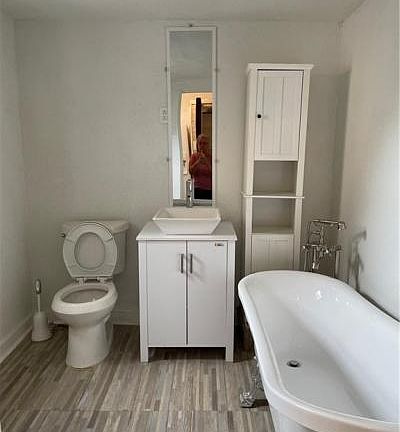 4th image of 835 Newton St