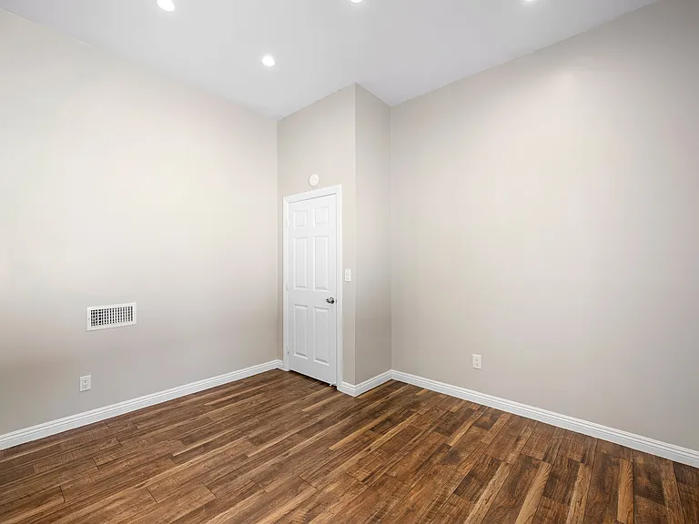10227 Helendale Ave — Photo 23