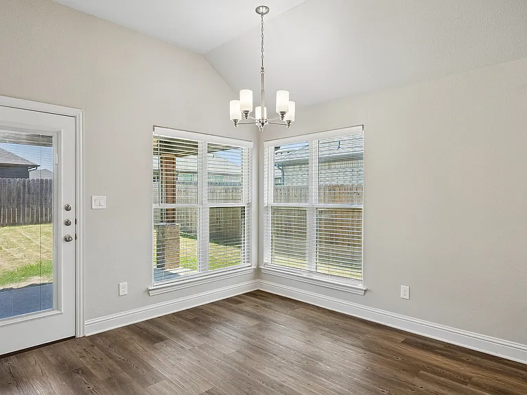 2907 Tulip Dr — Photo 10