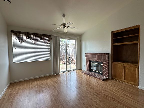4th image of 976 Padbury Ct