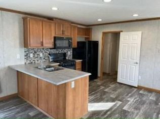 1238 Maplewood Dr, Lockport, NY 14094