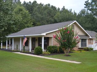 211 Wolf Trl, Columbus, MS 39705