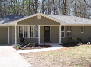 1284 Hidden Cir, Buford, GA 30518
